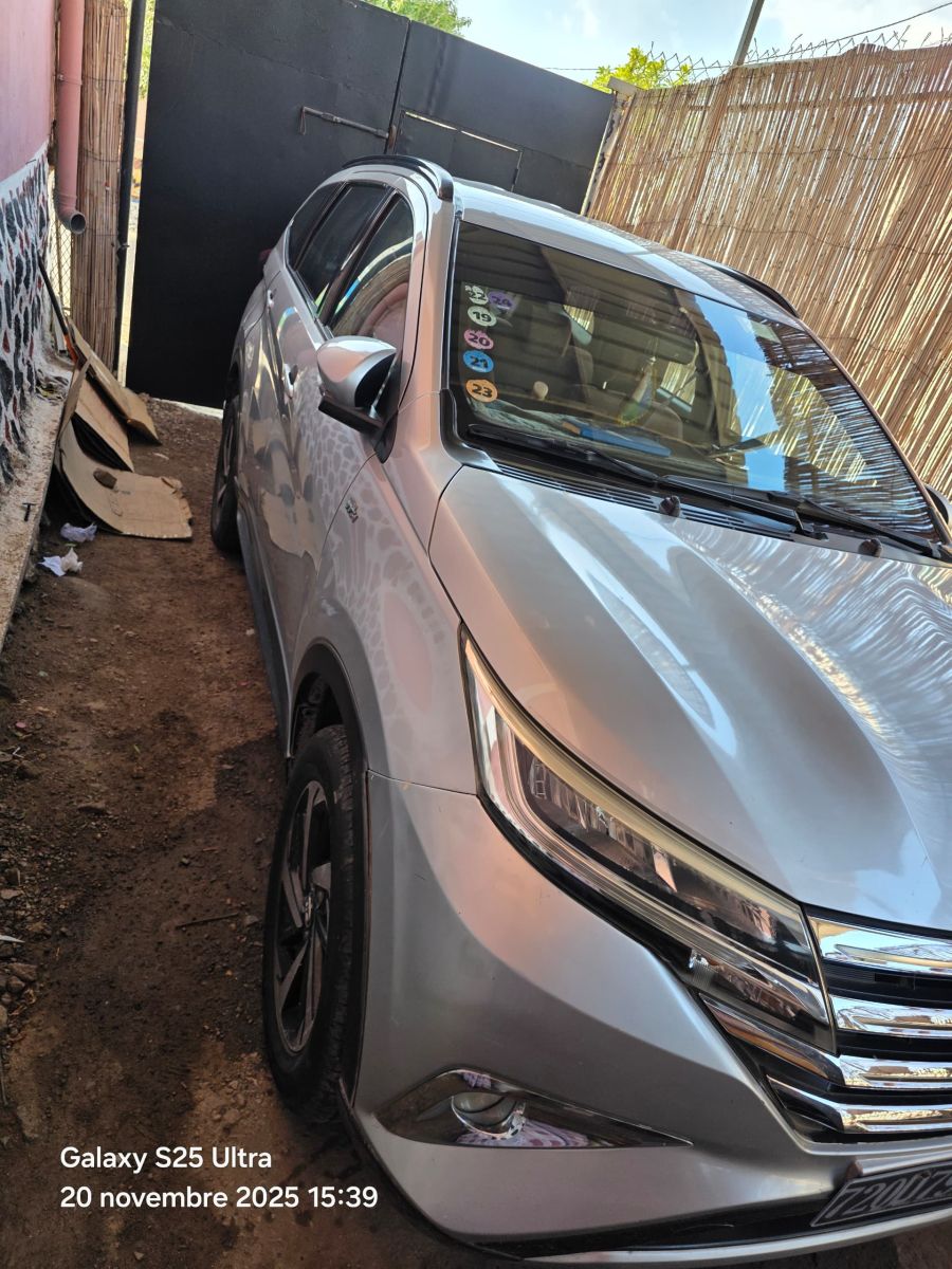 Toyota Rush 2019, essence, boîte manuelle, état neuf