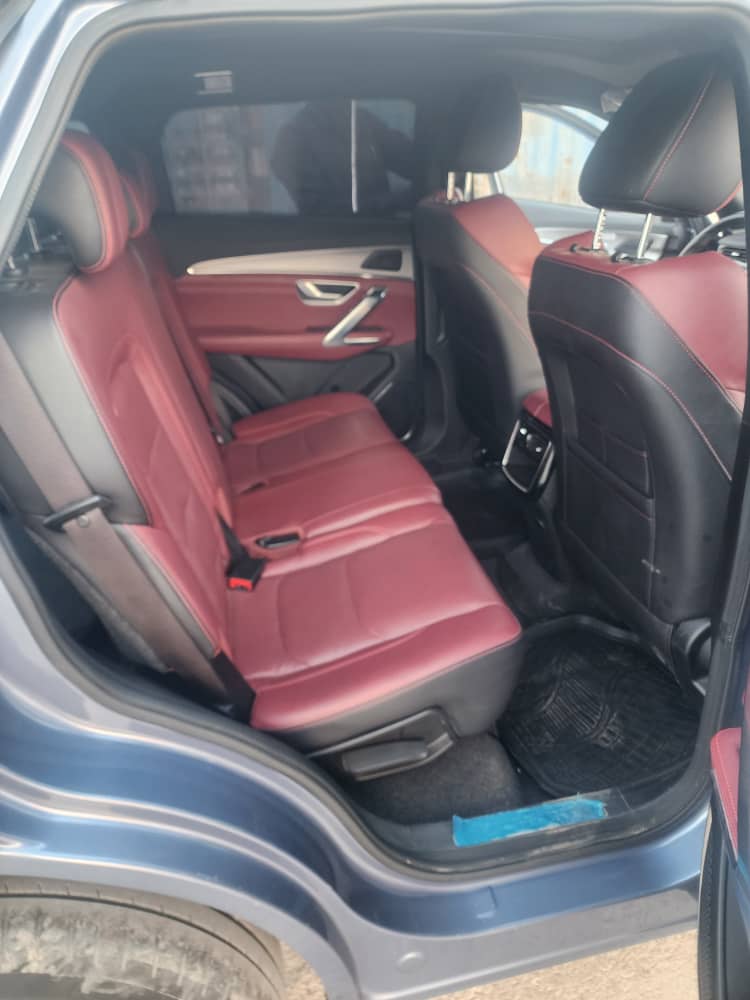 Hyundai Santa Fe & Jetour 2022 automatiques en excellent état