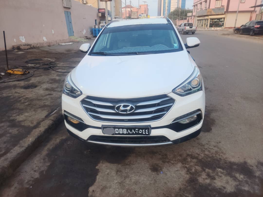 Hyundai Santa Fe & Jetour 2022 automatiques en excellent état