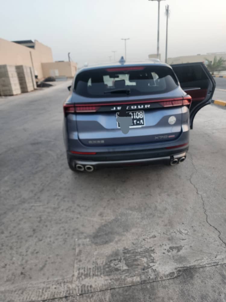 Hyundai Santa Fe & Jetour 2022 automatiques en excellent état