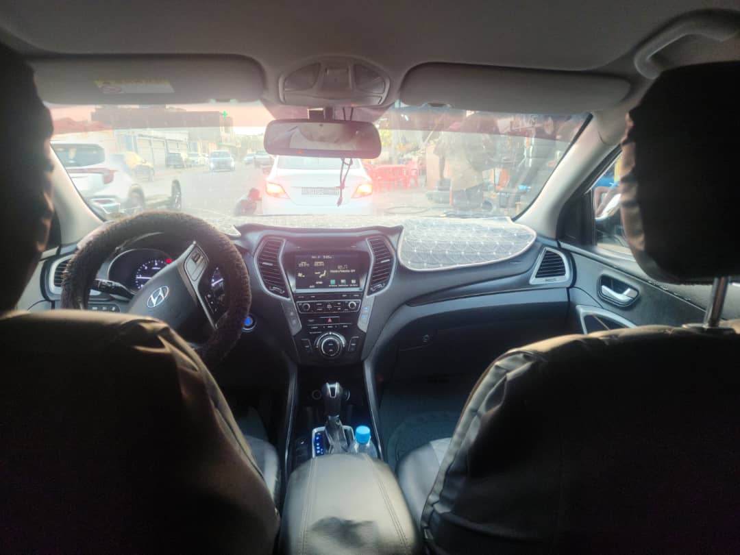 Hyundai Santa Fe & Jetour 2022 automatiques en excellent état