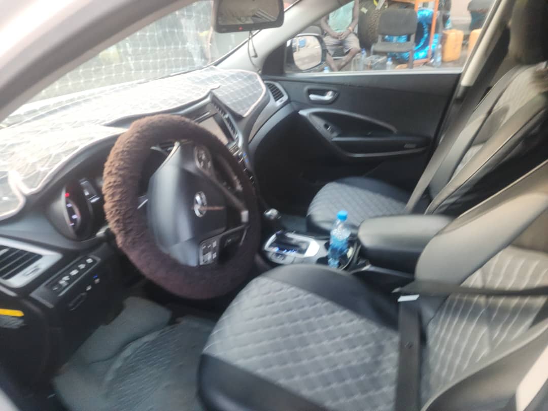 Hyundai Santa Fe & Jetour 2022 automatiques en excellent état