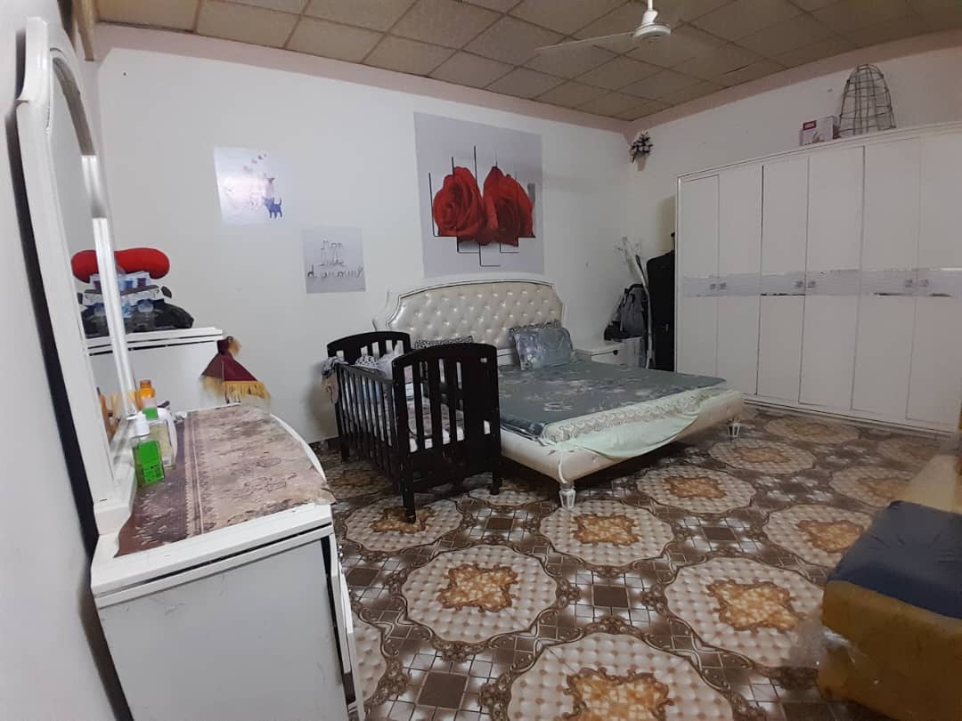 Ensemble meubles maison en bon état: chambres, salons, TV - À vendre à Djibouti