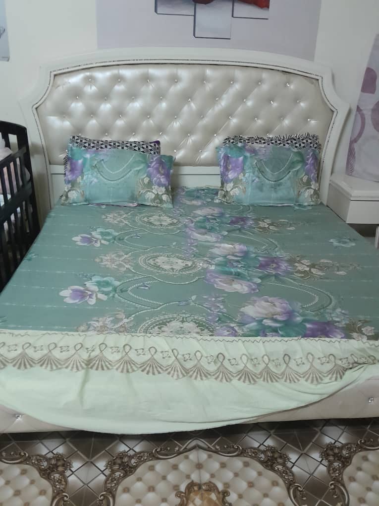 Ensemble meubles maison en bon état: chambres, salons, TV - À vendre à Djibouti