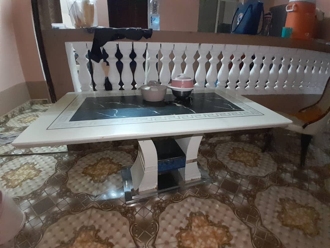 Ensemble meubles maison en bon état: chambres, salons, TV - À vendre à Djibouti