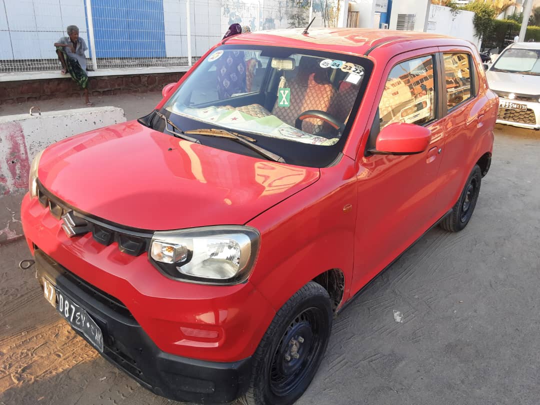 Suzuki Expresso, essence, manuelle, climatiseur, rouge