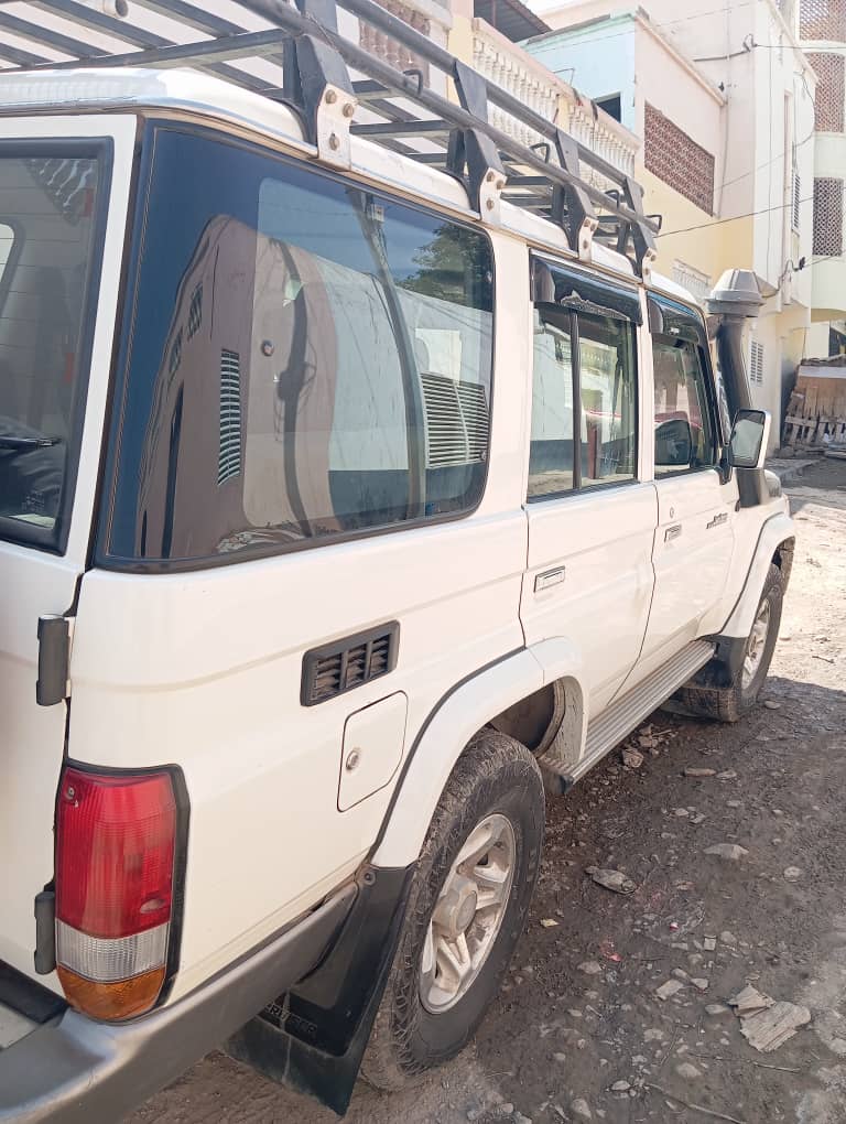 Hard-Top 2021 en excellent état, 91 000 km à Djibouti