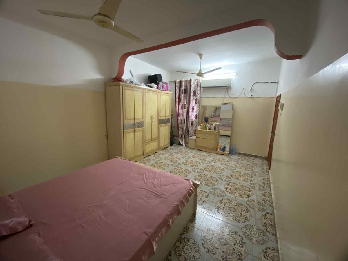 Chambre à coucher en bon état à vendre