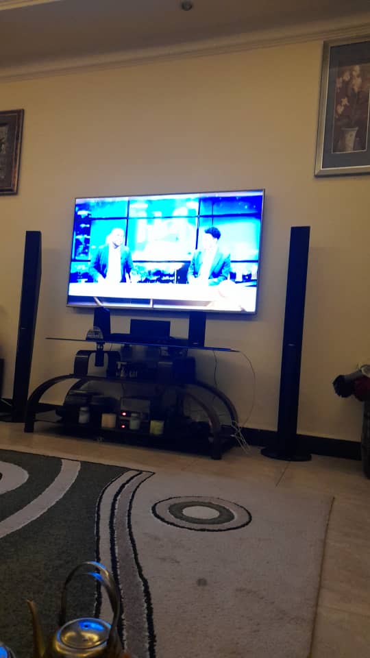 Télévision Samsung 55 Smart TV, état neuf, 2 mois d\'utilisation