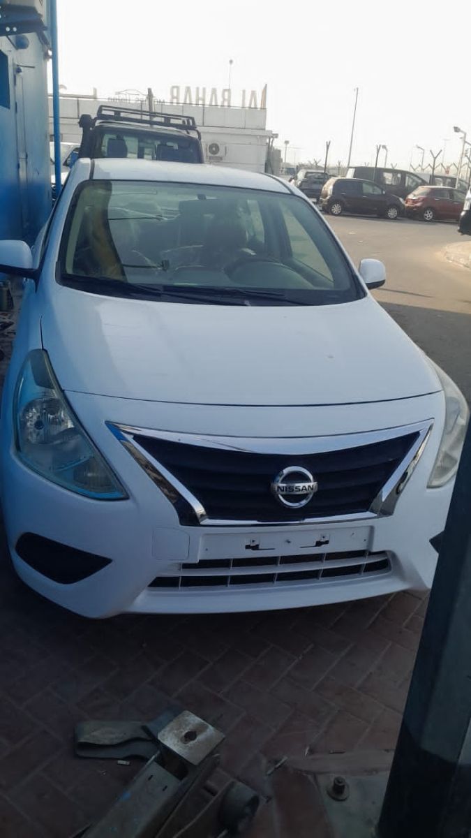 Nissan Sunny 2019, automatique essence, faible kilométrage