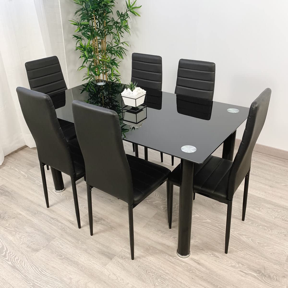 Table à manger moderne en verre avec 6 chaises élégantes