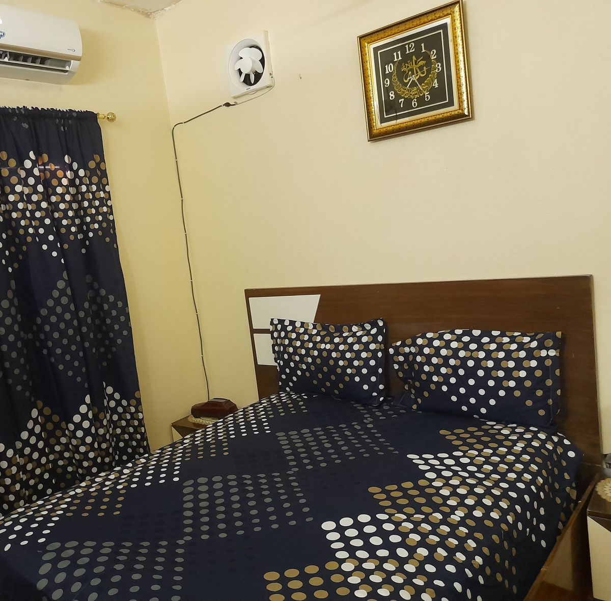 Chambre à coucher en bois, état impeccable, légèrement négociable