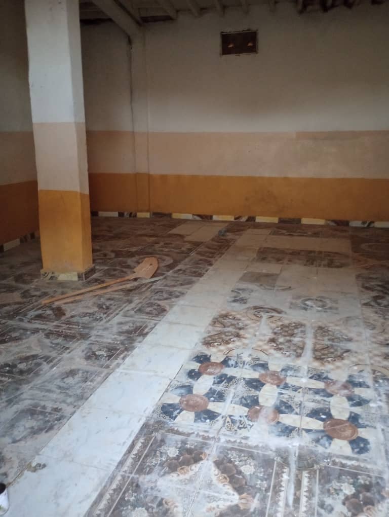 Entrepôt/Local Commercial à Louer - Emplacement Stratégique (Quartier 5)