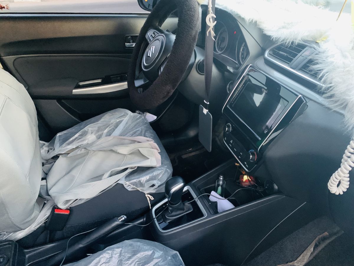 Suzuki Dzire 2024, essence, boîte automatique, excellent état