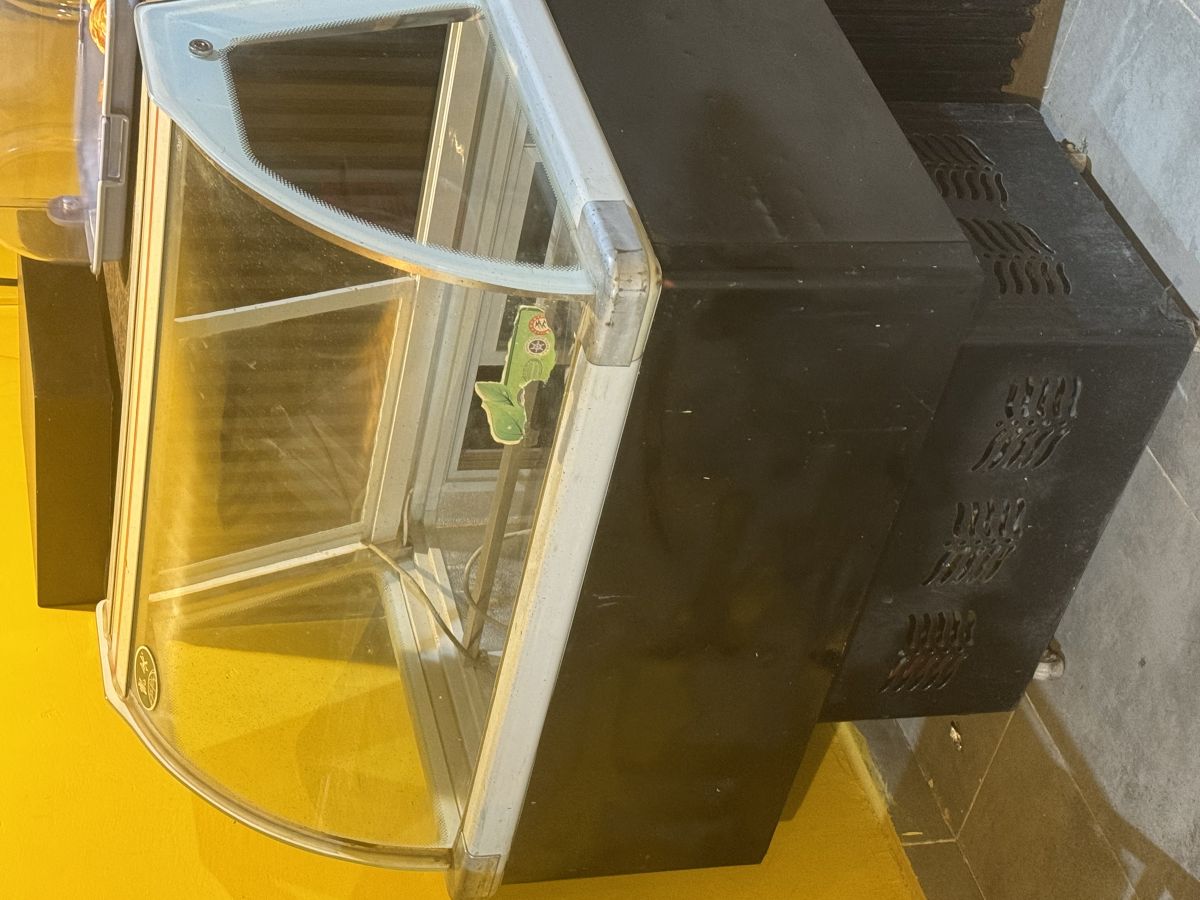 Frigo pour gâteau jamais utilisé