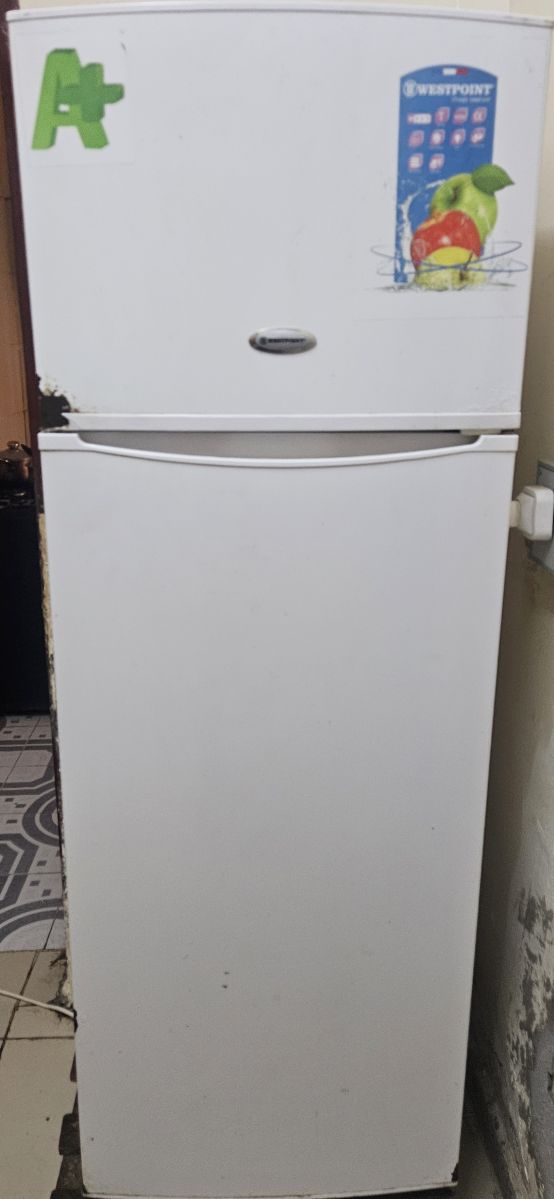 Réfrigérateur Westpoint 331L Inox avec verrou, bon état