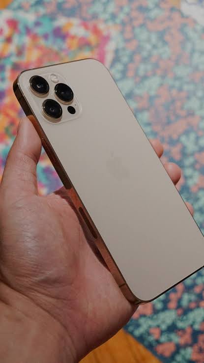 iPhone 12 Pro Max 128Go Gold en excellent état - Batterie 78%