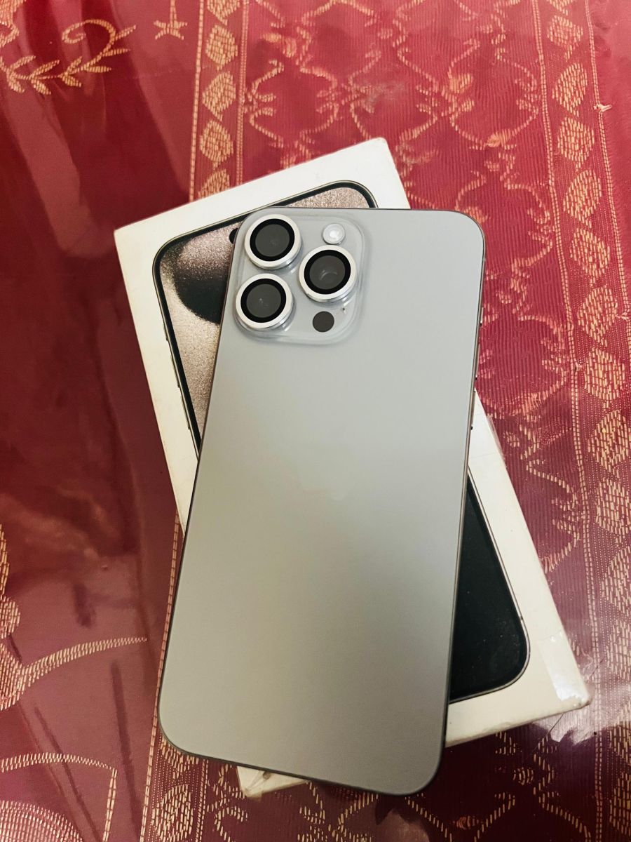 iPhone 15 Pro Max 256 Go, batterie 88%, à vendre