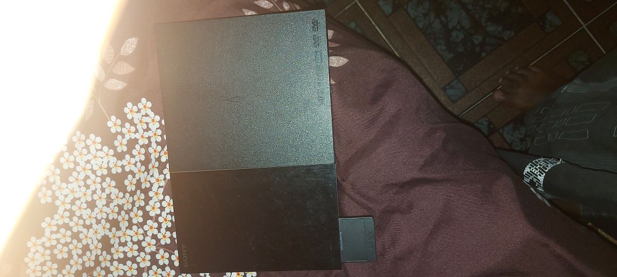 Playstation 2 en excellent état, prix négociable