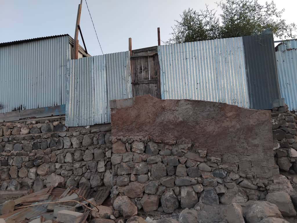 Maison en bois à Warabaley, quartier calme et clôturé