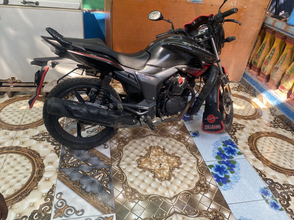 Moto Hero Hunk 150CC à vendre