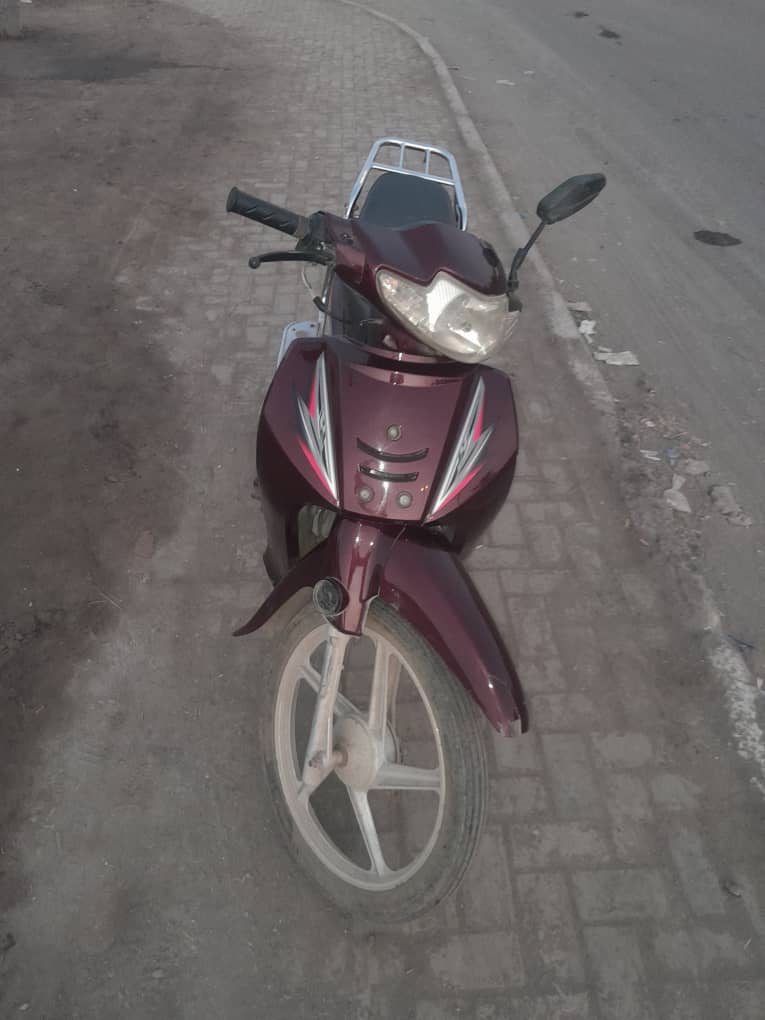 Moto Jincheng 110, démarrage rapide, économique