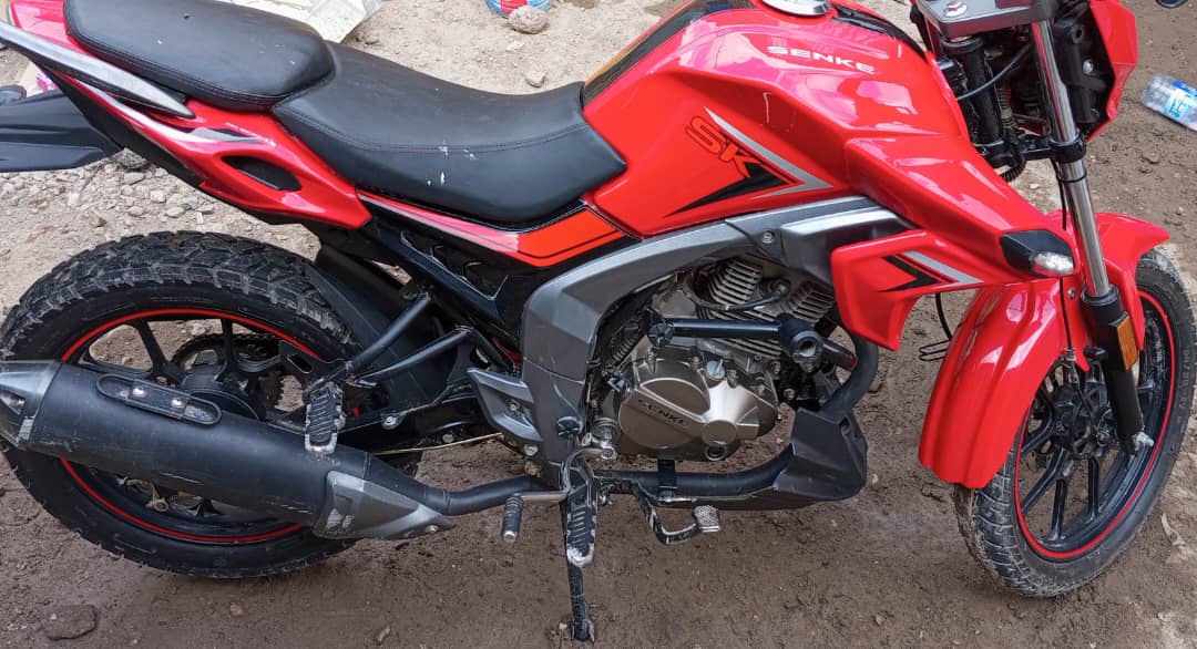 Moto Senke 200, 9 mois d\'utilisation, négociable