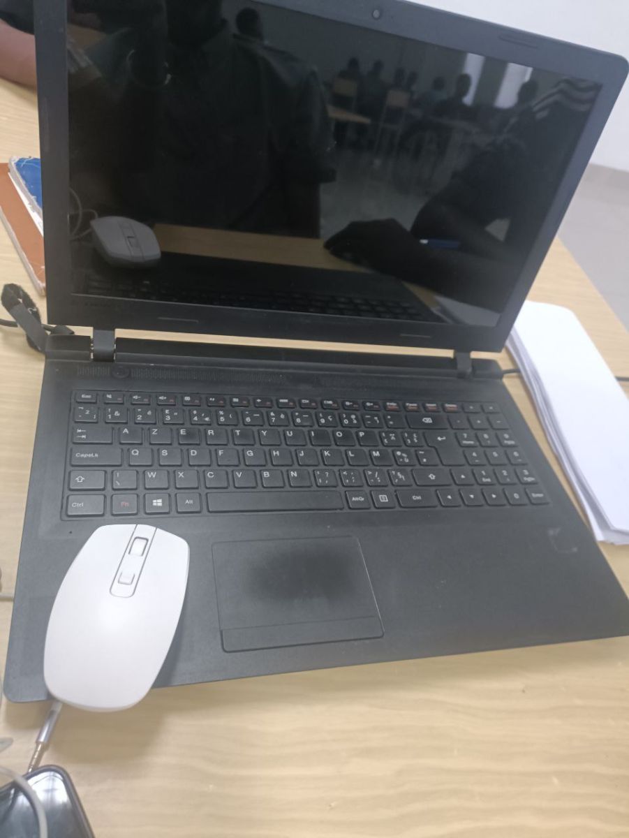 PC Lenovo avec tous accessoires inclus