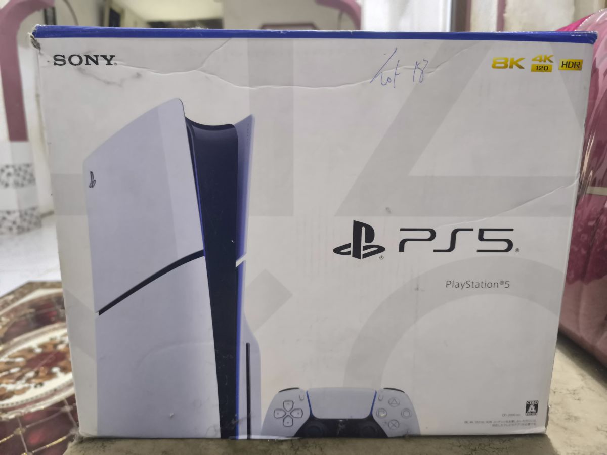 PS5 Slim comme neuf avec jeu inclus