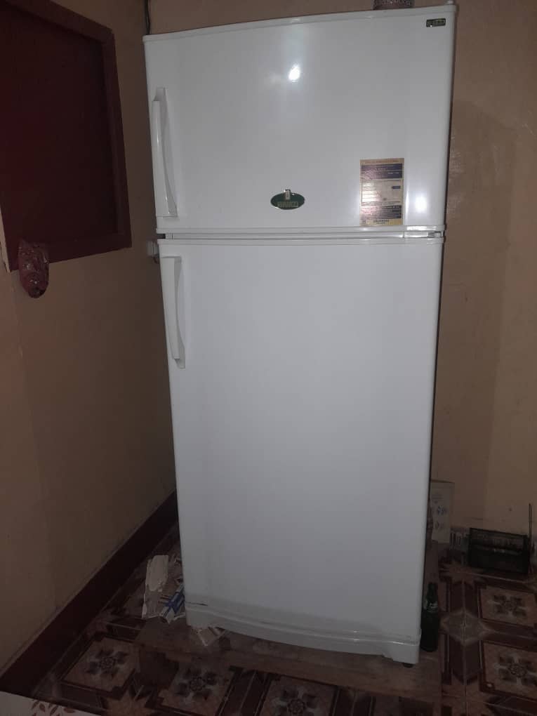 Réfrigérateur bien entretenu en excellent état à vendre