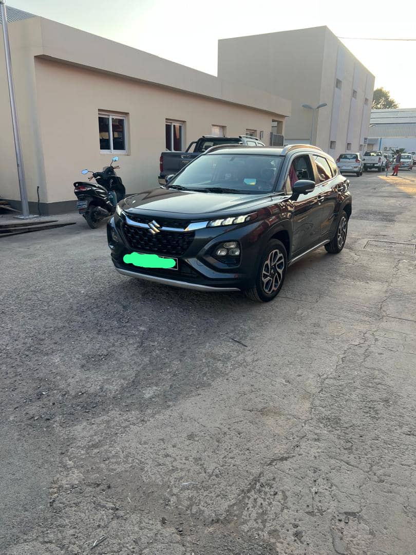 Suzuki Fronx 2025, automatique, essence, avec gadgets