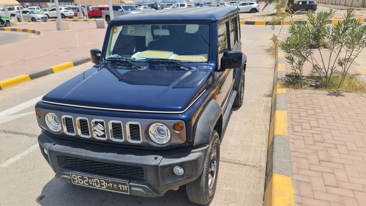 Suzuki Jimny 2025, 5 portes, couleur unique, bon état