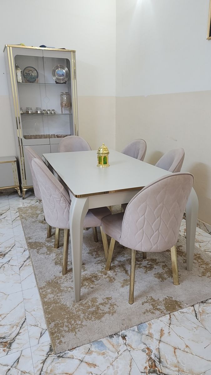 Table à manger complète avec table à télé