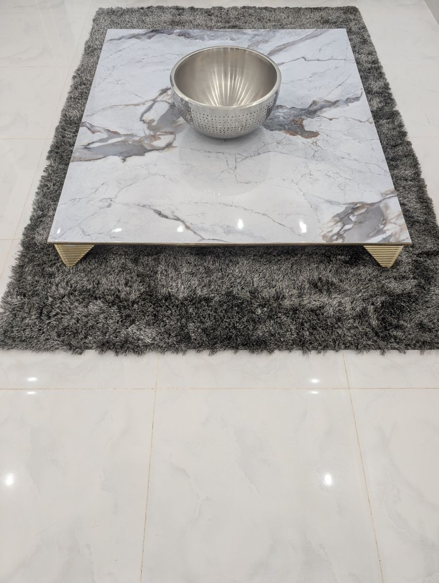 Table basse artisanale pour décoration