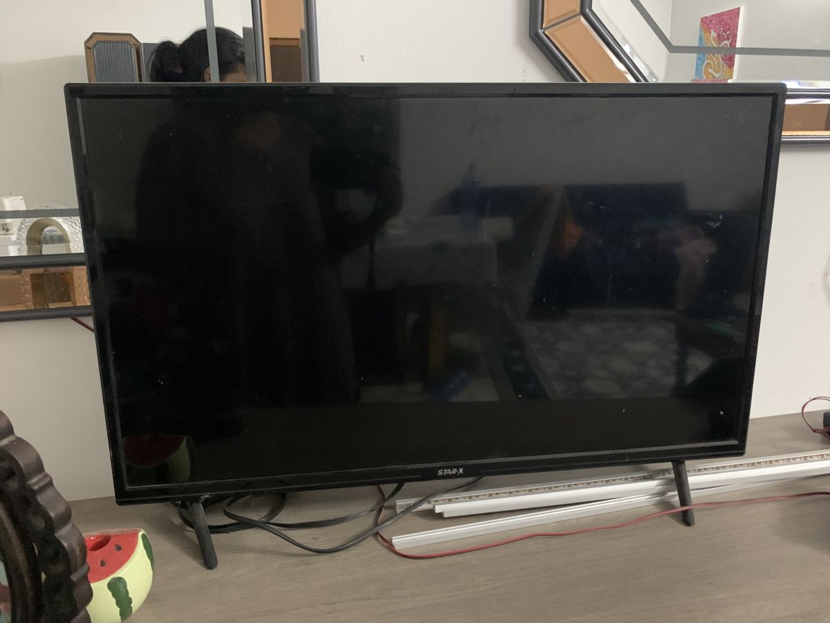 Télé STAR-X 32 en excellent état, écran propre