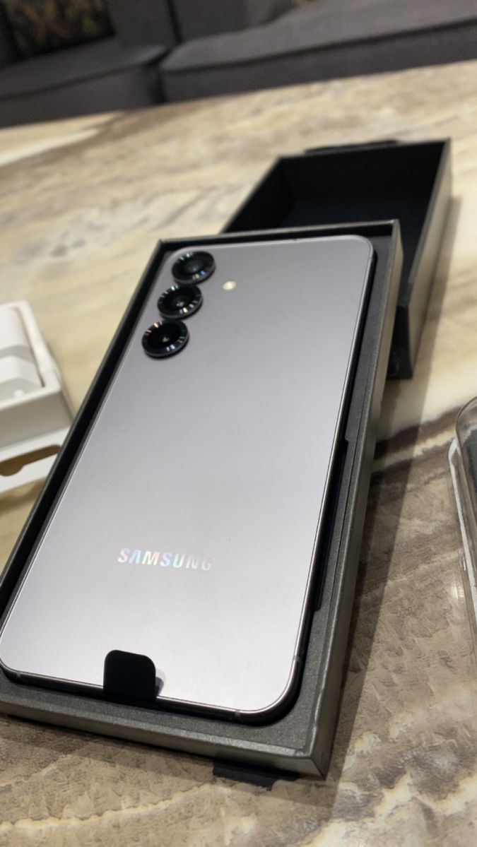 Samsung S25 neuf, version Dubaï, jamais utilisé - Offre exceptionnelle !