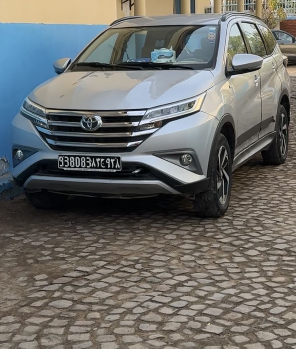 Toyota Rush 2020, état neuf, climatisation av/ar, entretien à jour