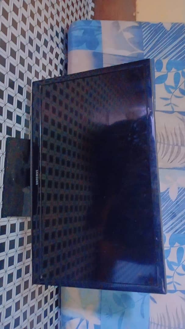 Ecrans Samsung et LG 24 pouces, prix négociable