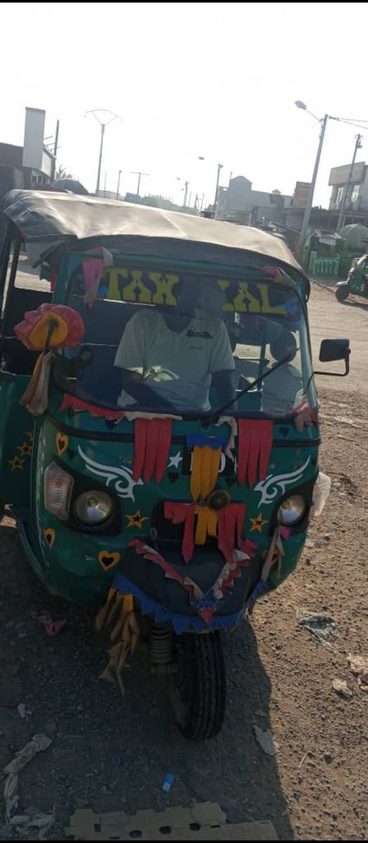 Pajaj Mahindra en excellent état à vendre