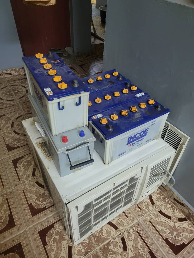 Climatiseur Windows + 5 batteries solaires ou camions poids lourds