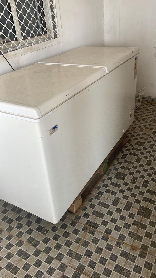 Réfrigérateur presque neuf, très bon état, prix adorable