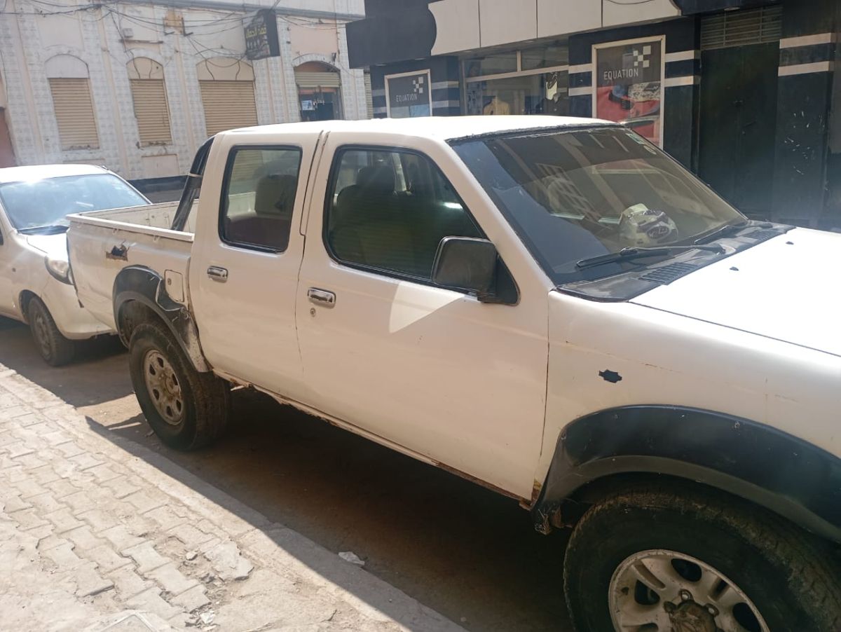 Nissan Hard body en vente