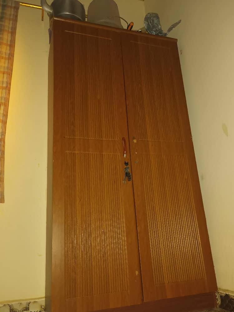 Armoire 2 portes en bon état à vendre