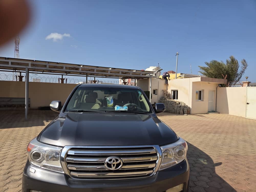 TOYOTA LANDCRUISER V8 / TOYOTA HILUX 2013