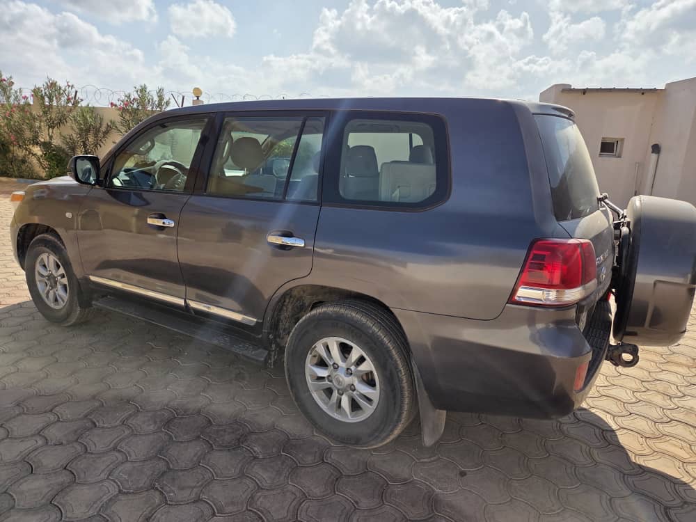 TOYOTA LANDCRUISER V8 / TOYOTA HILUX 2013