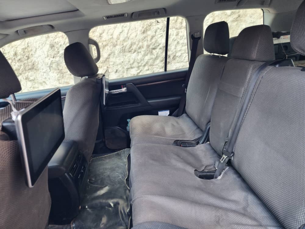 Toyota Land Cruiser V8 2018, 9 places, boîte auto, état impeccable