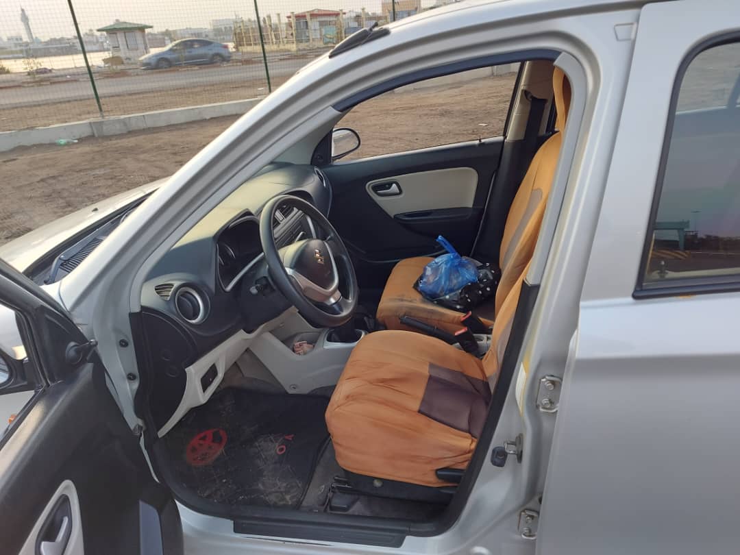 Suzuki Alto 2020 en bon état, idéal pour la ville et économique en carburant