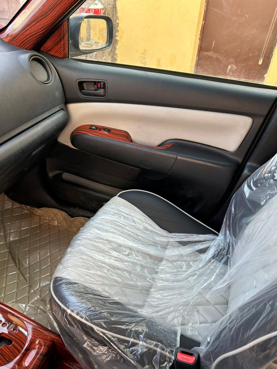 Toyota Probox Essence, boîte manuelle, comme neuf