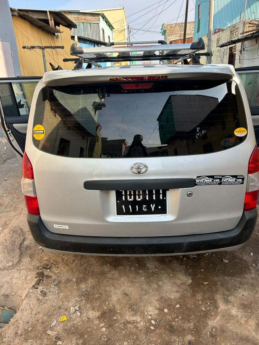 Toyota Probox Essence, boîte manuelle, comme neuf