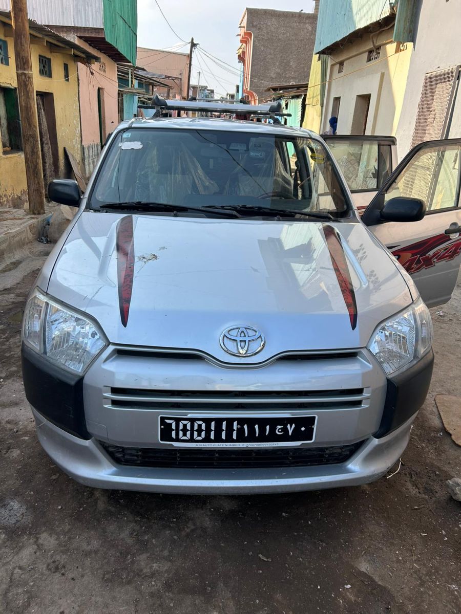 Toyota Probox Essence, boîte manuelle, comme neuf